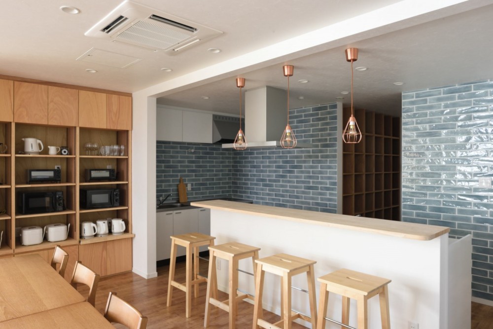 KITCHEN & COUNTER / キッチン＆キッチンカウンター｜TESENのシェアハウス SEN OSAKA