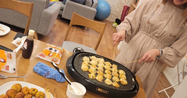 シェアハウスでのたこ焼きパーティーの写真