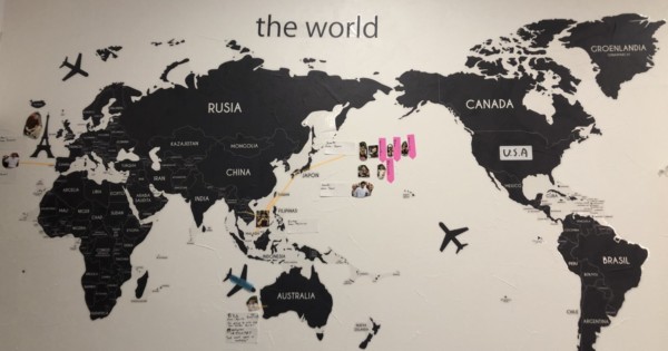 大型シェアハウスSEN OSAKAに世界地図がきたよ！